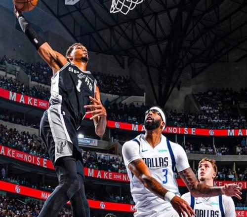 詹姆斯内线,突破双人防,线完成上篮,米兰体育官网,米兰体育H5官网入口,米兰体育网站,米兰体育官网娱乐,米兰体育H5登录入口