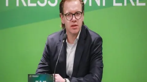 “东契奇归队首战再战湖人，独狼大战对决，重磅交易瞩目焦点”